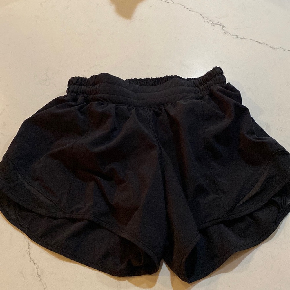 Black Lululemon Hotty Hot 4” shorts